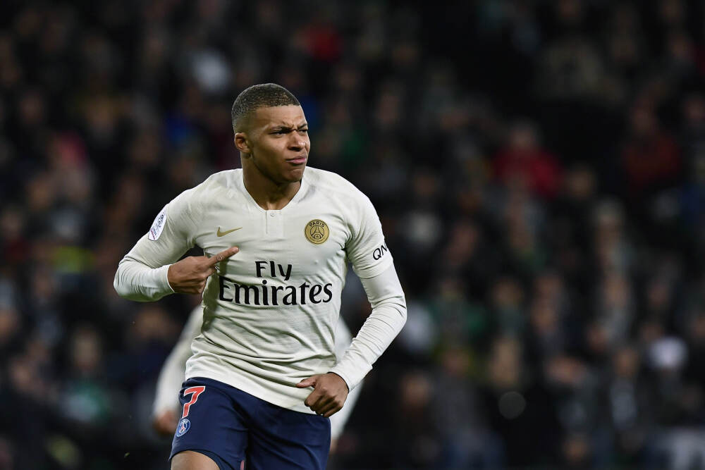 KTV都已经变成大床房了，你们这是随时随地来一炮啊……